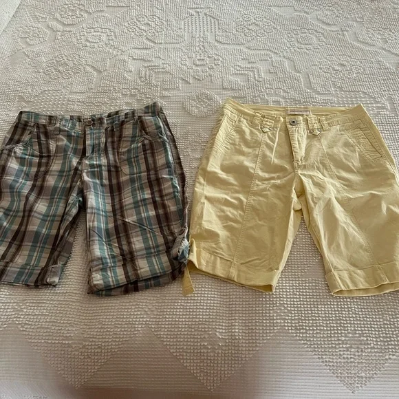 2 pair Bermuda shorts womens size 8 cotton/spandex - Picture 1 of 5